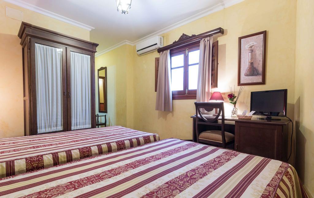 Hotel Esmeralda أشونة المظهر الخارجي الصورة